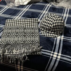 D&Y Black and White Houndstooth Scarf and Cap Set